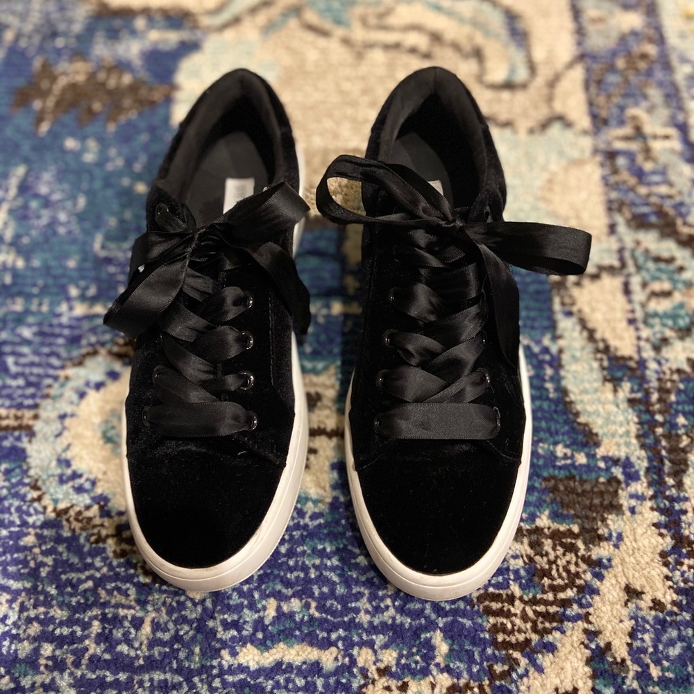 Steve Madden black platform sneakers